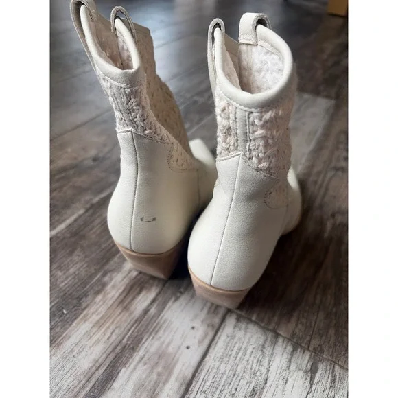 Dolce Vita Womens LACIE COWBOY Western BOOTS IVORY Size 7.5 Crochet - Picture 2 of 8